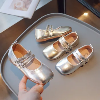  Кожаная обувь для маленьких девочек 2023 Лето в корейском стиле Мода Детская серебряная обувь Золотая мягкая детская повседневная обувь Простая